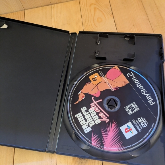 Sony 2 Grand Theft Auto: Vice City - Black Game Used - Picture 4 of 5